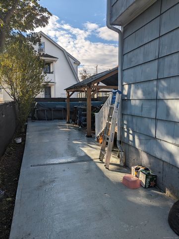 35 Kent Avenue, Bridgeport, CT 06610