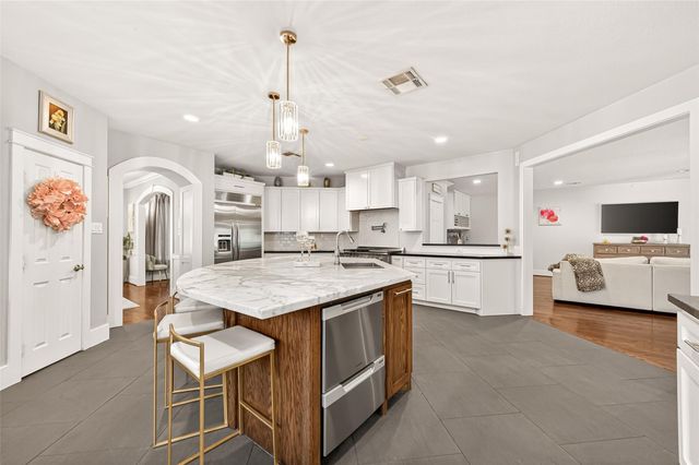 3018 S Saddlebrook Lane, Katy, TX 77494