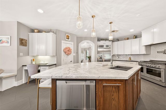 3018 S Saddlebrook Lane, Katy, TX 77494