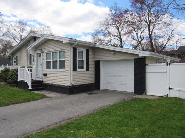 107 Alva St, New Bedford, MA 02740