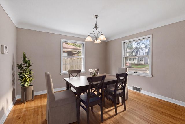 906 Sherwood Avenue, Saint Paul, MN 55106