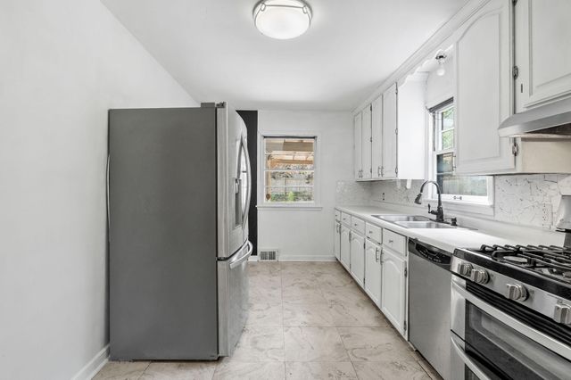 906 Sherwood Avenue, Saint Paul, MN 55106