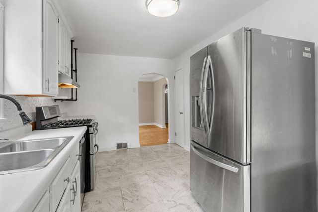 906 Sherwood Avenue, Saint Paul, MN 55106