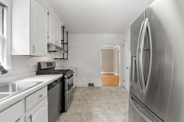 906 Sherwood Avenue, Saint Paul, MN 55106