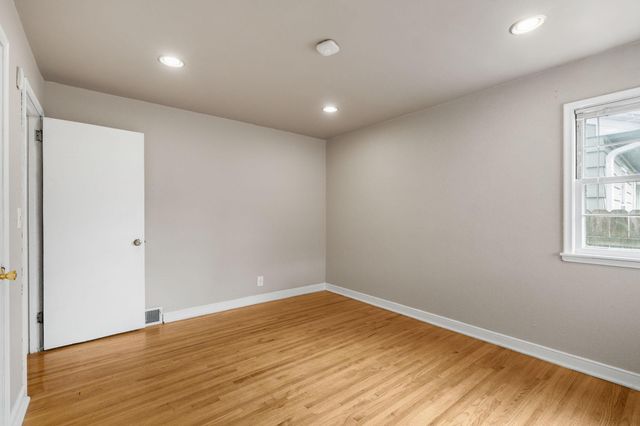 906 Sherwood Avenue, Saint Paul, MN 55106