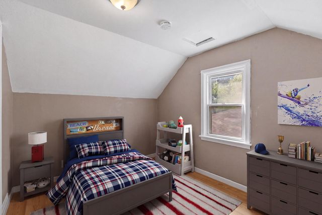 906 Sherwood Avenue, Saint Paul, MN 55106