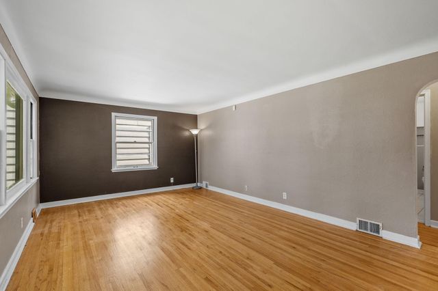 906 Sherwood Avenue, Saint Paul, MN 55106