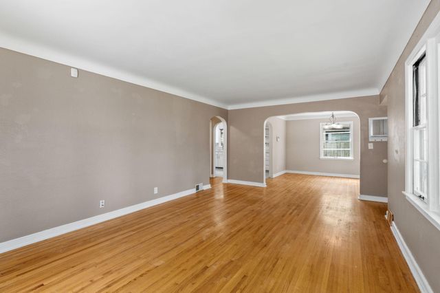 906 Sherwood Avenue, Saint Paul, MN 55106