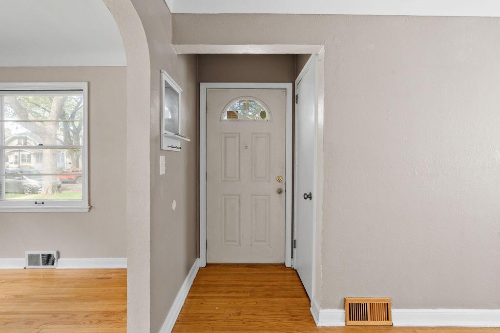 906 Sherwood Avenue, Saint Paul, MN 55106 — photo 4