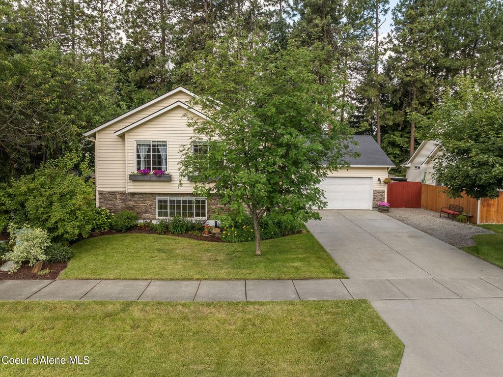 7007 N WINDY PINES ST, Coeur D'alene, ID 83815