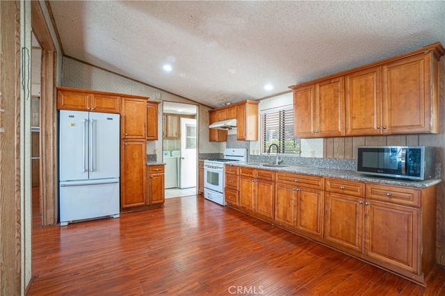 17700 Western 76, Gardena, CA 90248