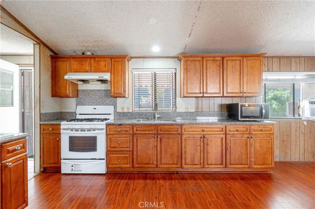 17700 Western 76, Gardena, CA 90248