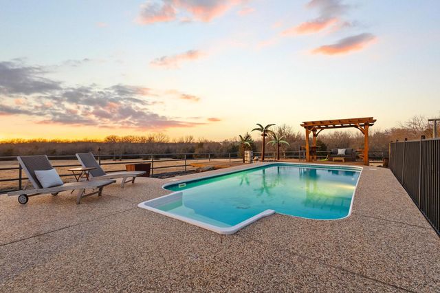 3954 County Road 1141, Leonard, TX 75452