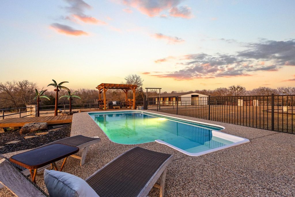 3954 County Road 1141, Leonard, TX 75452