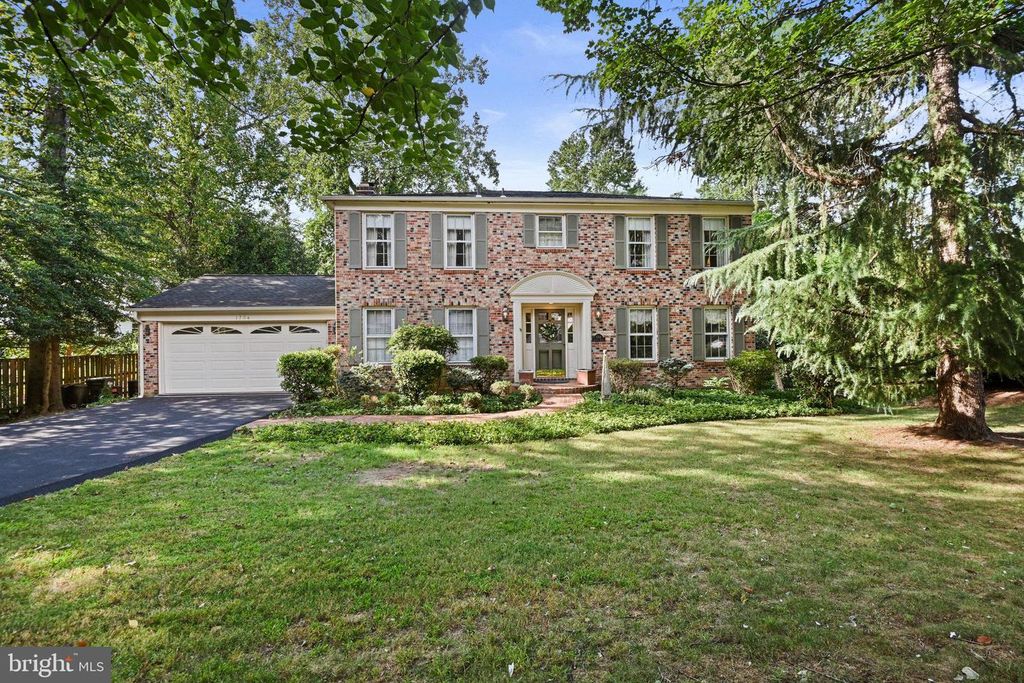 1704 CLOVELLY CT, Vienna, VA 22182