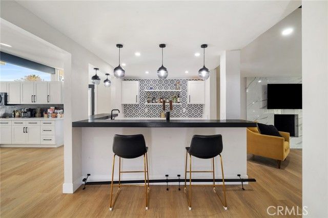 19945 Gresham Street, Northridge (los Angeles), CA 91324