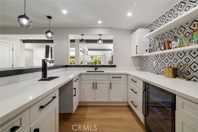 19945 Gresham Street, Northridge (los Angeles), CA 91324