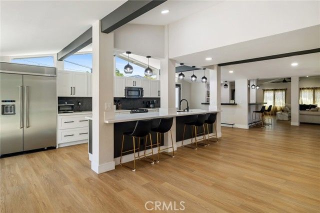 19945 Gresham Street, Northridge (los Angeles), CA 91324