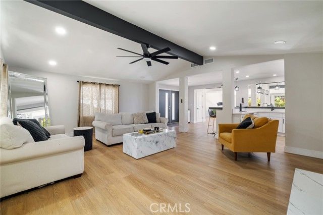 19945 Gresham Street, Northridge (los Angeles), CA 91324