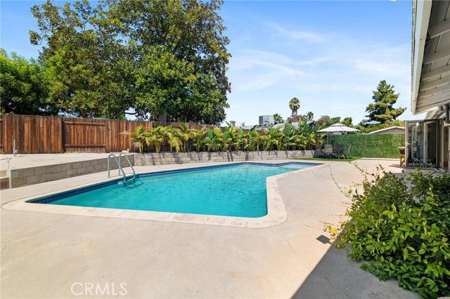 19945 Gresham Street, Northridge (los Angeles), CA 91324