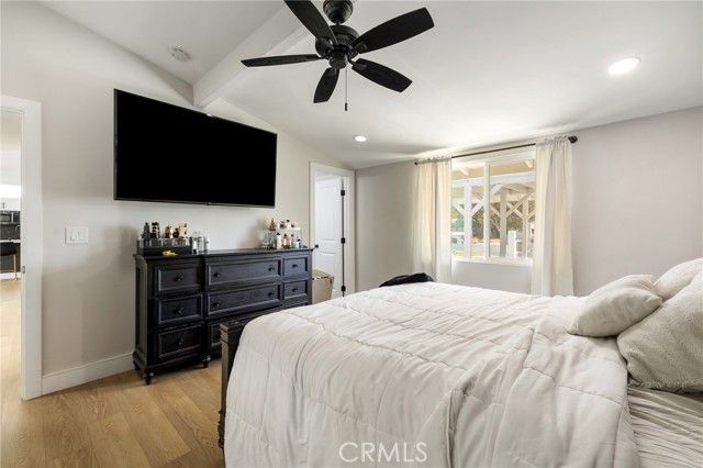 19945 Gresham Street, Northridge (los Angeles), CA 91324