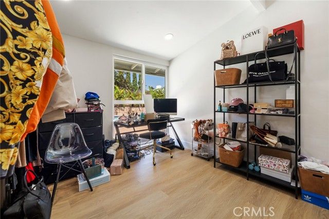 19945 Gresham Street, Northridge (los Angeles), CA 91324