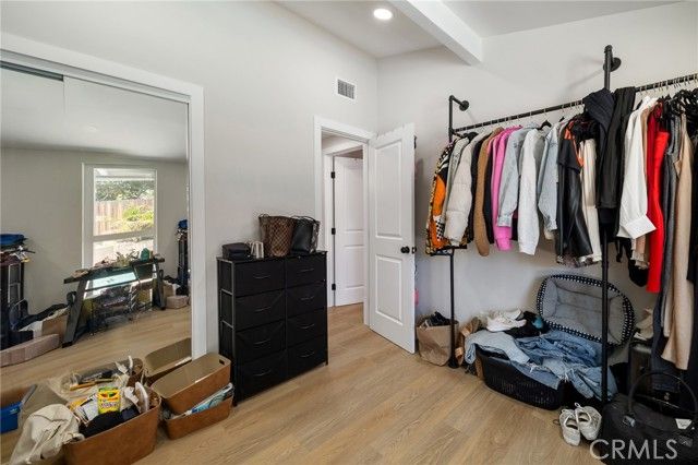 19945 Gresham Street, Northridge (los Angeles), CA 91324