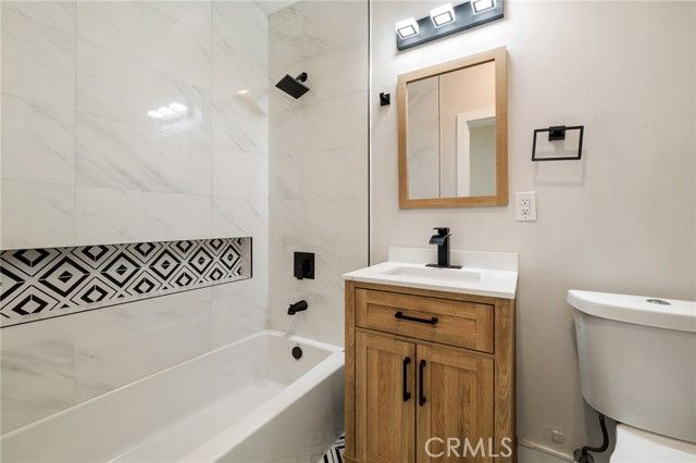 19945 Gresham Street, Northridge (los Angeles), CA 91324