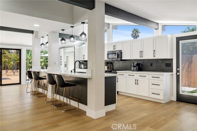 19945 Gresham Street, Northridge (los Angeles), CA 91324