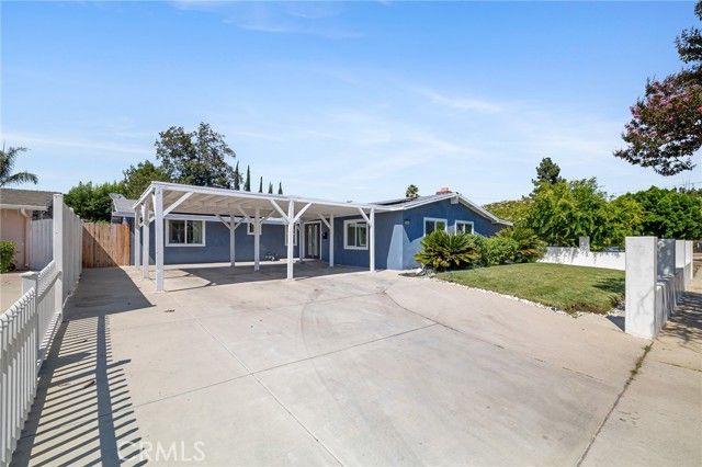 19945 Gresham Street, Northridge (los Angeles), CA 91324