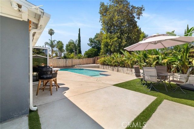 19945 Gresham Street, Northridge (los Angeles), CA 91324