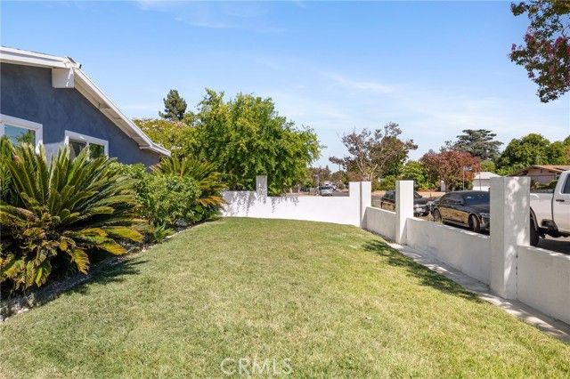 19945 Gresham Street, Northridge (los Angeles), CA 91324