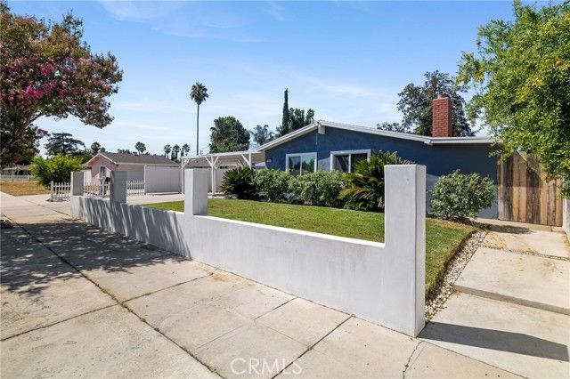 19945 Gresham Street, Northridge (los Angeles), CA 91324