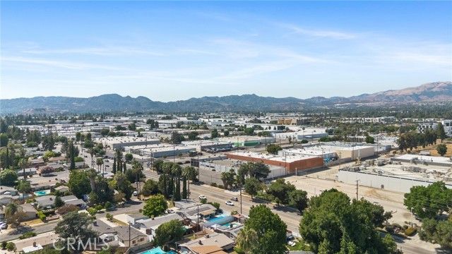 19945 Gresham Street, Northridge (los Angeles), CA 91324