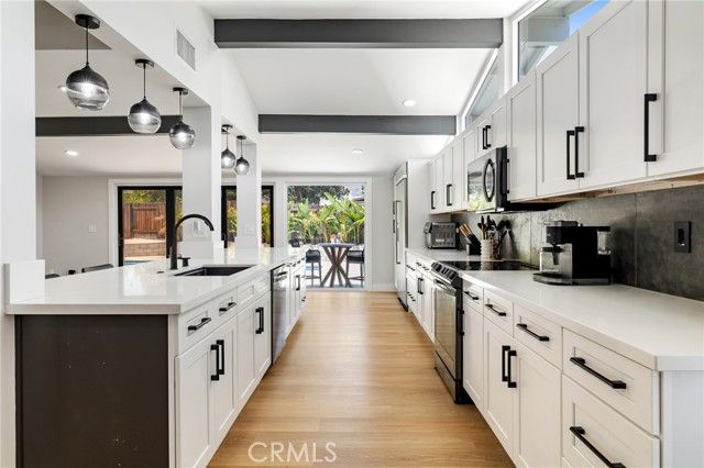 19945 Gresham Street, Northridge (los Angeles), CA 91324