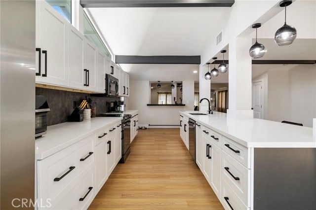 19945 Gresham Street, Northridge (los Angeles), CA 91324