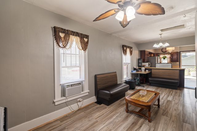 804 E 21st Court, Des Moines, IA 50317