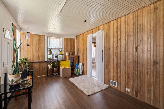 804 E 21st Court, Des Moines, IA 50317