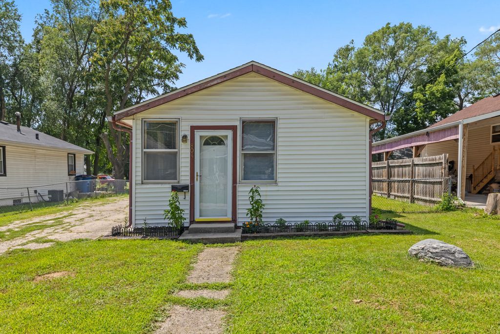 804 E 21st Court, Des Moines, IA 50317
