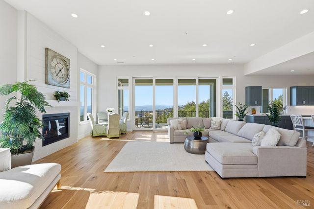 3945 Parker Hill Rd, Santa Rosa, CA 95404