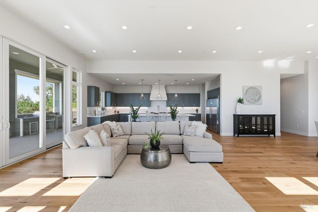 3945 Parker Hill Rd, Santa Rosa, CA 95404