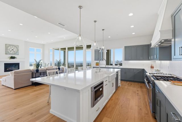 3945 Parker Hill Rd, Santa Rosa, CA 95404