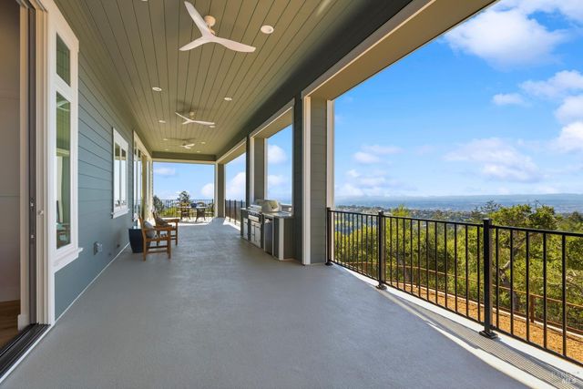 3945 Parker Hill Rd, Santa Rosa, CA 95404