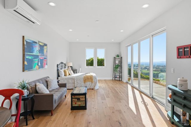 3945 Parker Hill Rd, Santa Rosa, CA 95404