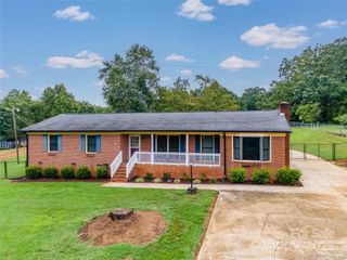 5527 Dallas High Shoals Highway, Dallas, NC 28034