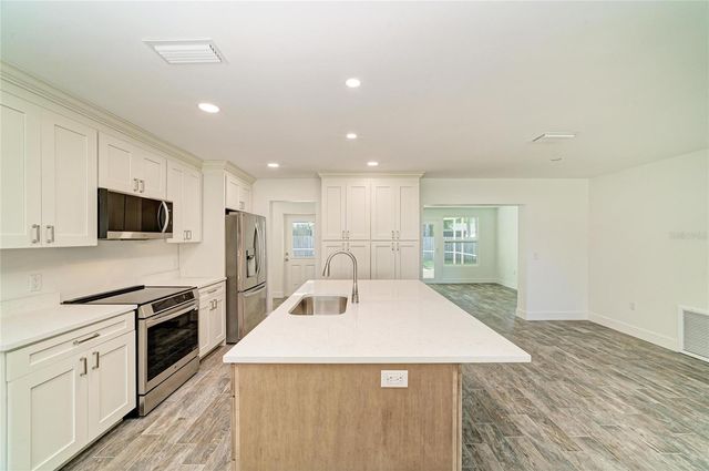 6105 7TH AVENUE DRIVE W, Bradenton, FL 34209