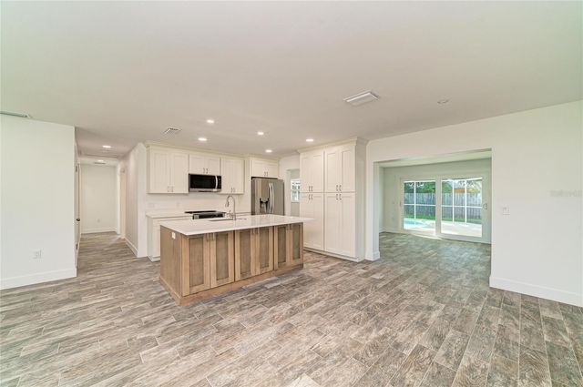 6105 7TH AVENUE DRIVE W, Bradenton, FL 34209