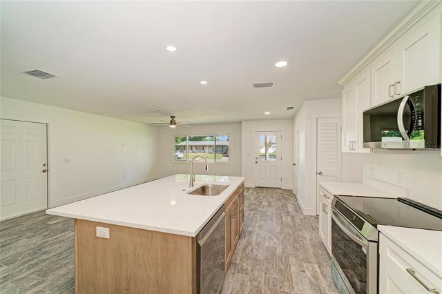 6105 7TH AVENUE DRIVE W, Bradenton, FL 34209