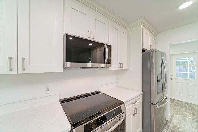 6105 7TH AVENUE DRIVE W, Bradenton, FL 34209