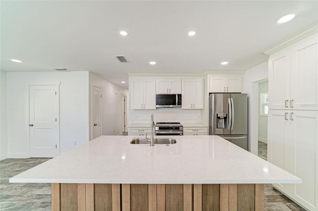 6105 7TH AVENUE DRIVE W, Bradenton, FL 34209